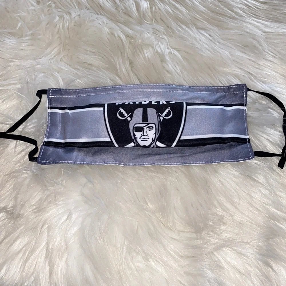 New without tags raiders facemask